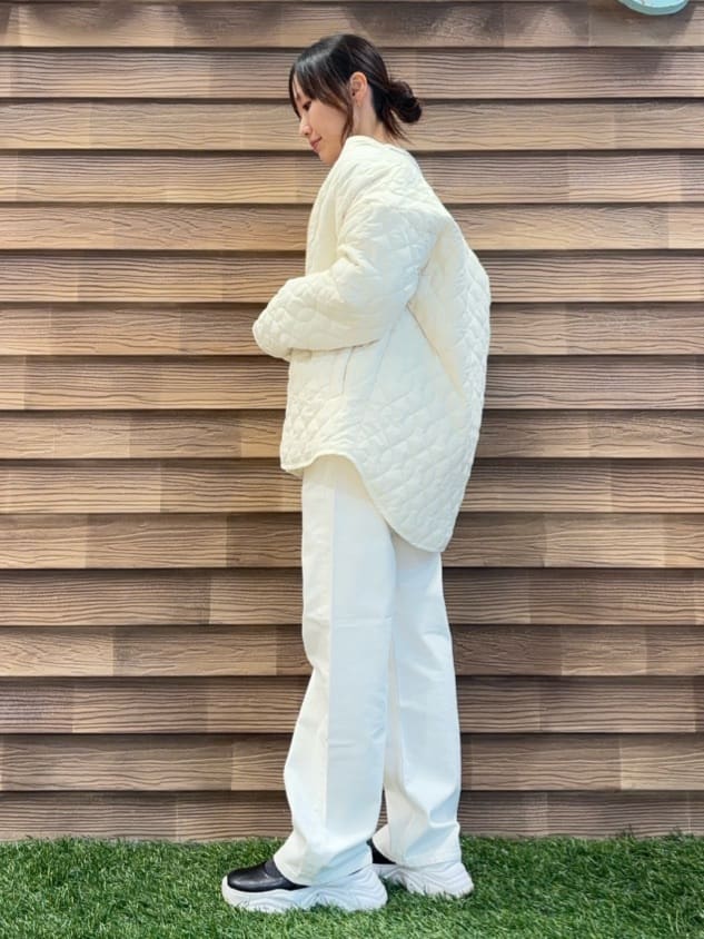 himiさんの「SHOO･LA･RUE｜【洗濯機可/S-LL/撥水】ゴールドパーツで上品に 大人が着たい ノーカラーキルトジャケット」を使ったコーディネート