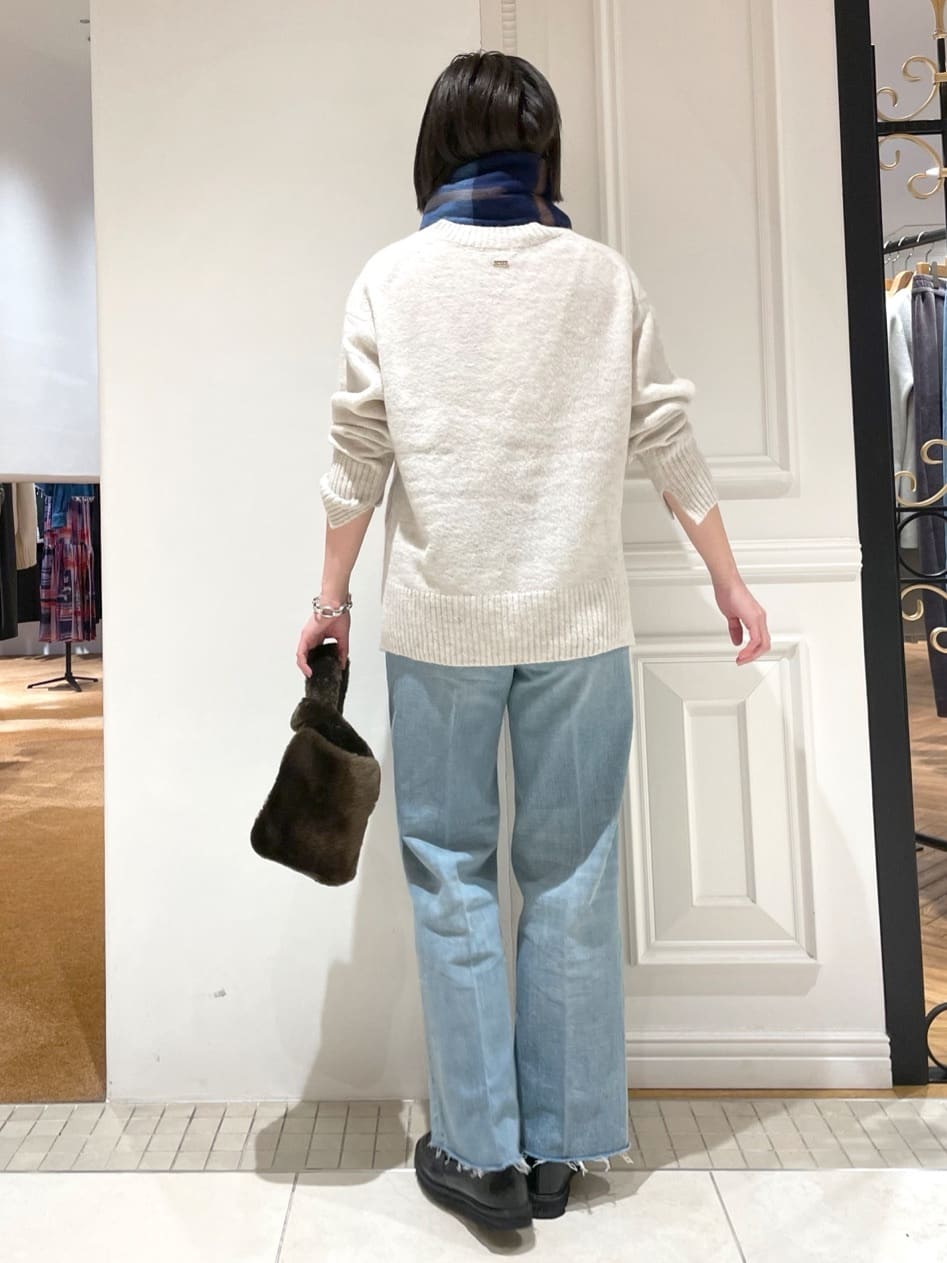 makiさんの「DRESSTERIOR｜アルパカブレンドVネックニット」を使ったコーディネート