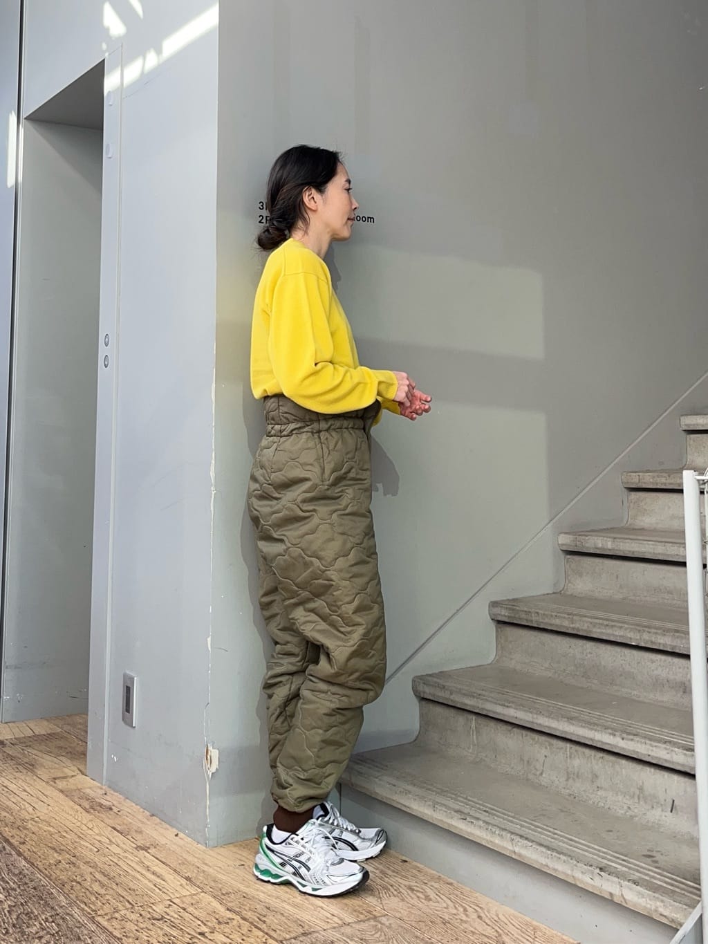 神野（jinno）さんの「TAKEO KIKUCHI｜【Air Palette Knit】ワンポイント カラーニット プルオーバー」を使ったコーディネート