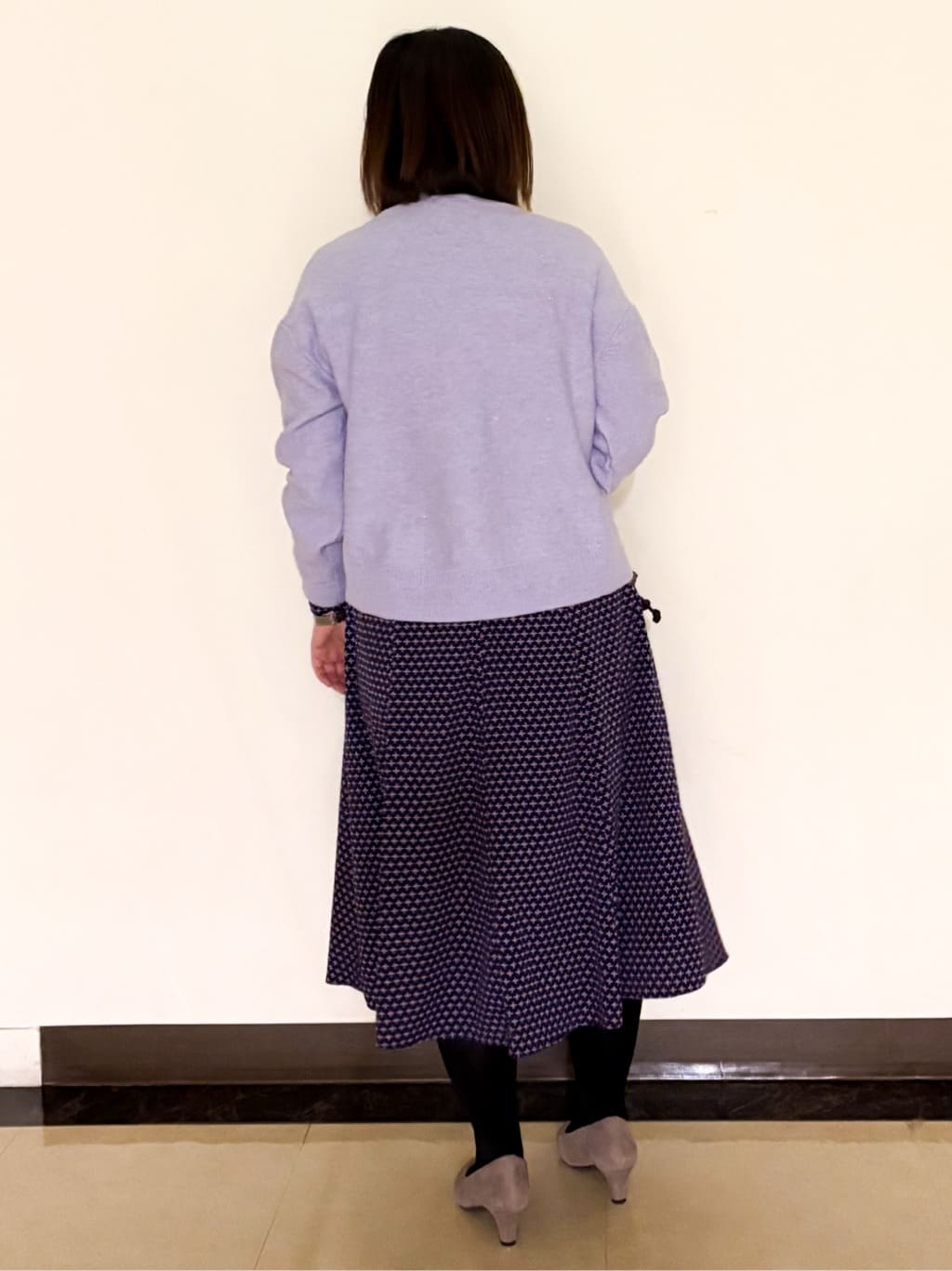 ミヨさんの「Reflect｜【選べる5色／ゆったりシルエット】Vネックスパンコールニット」を使ったコーディネート