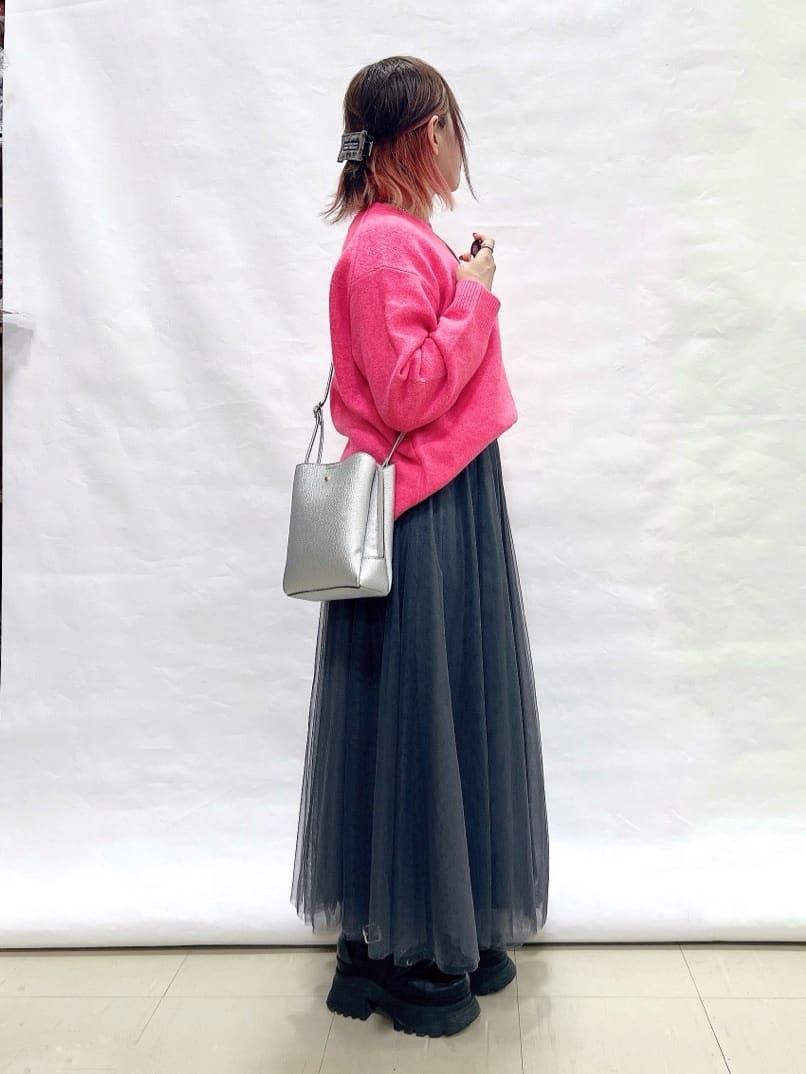 YUIさんの「SHOO･LA･RUE｜【軽量/高レビュー】見た目よりもたっぷり入る ふわっと軽い3層ショルダー」を使ったコーディネート