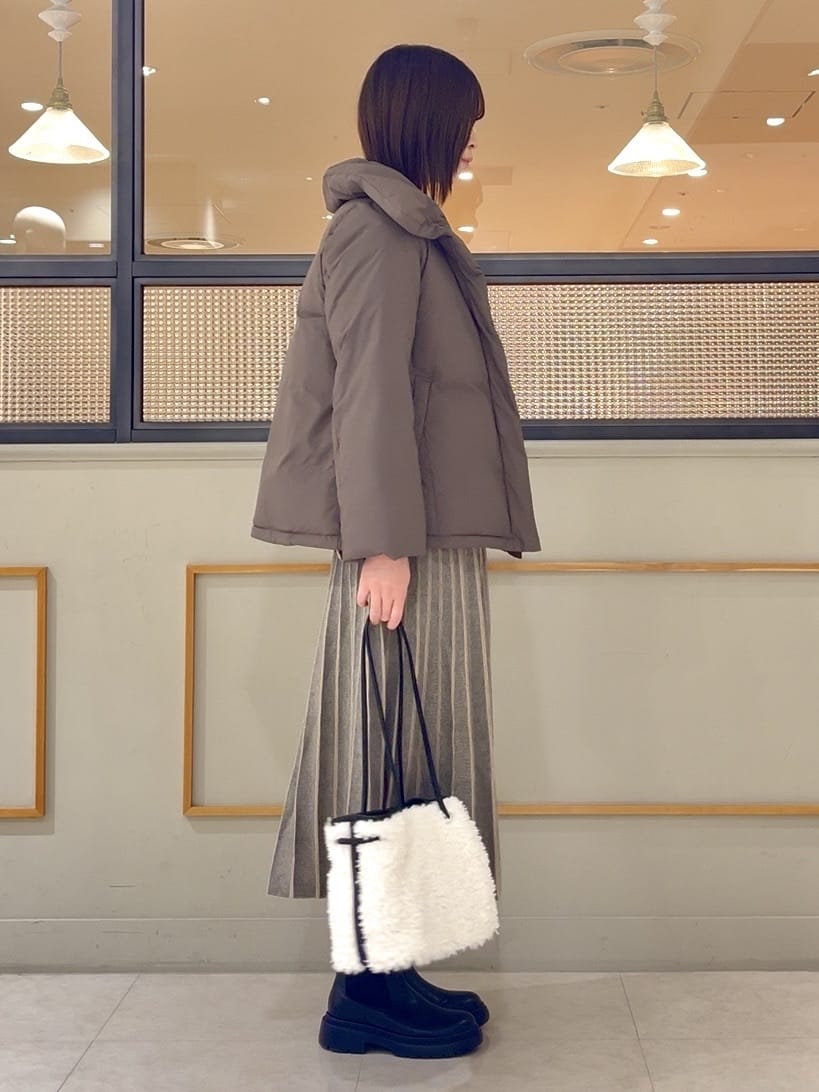 kumiさんの「INDIVI｜【撥水／洗える／デザイン衿】ステッチレス ショートダウンコート」を使ったコーディネート