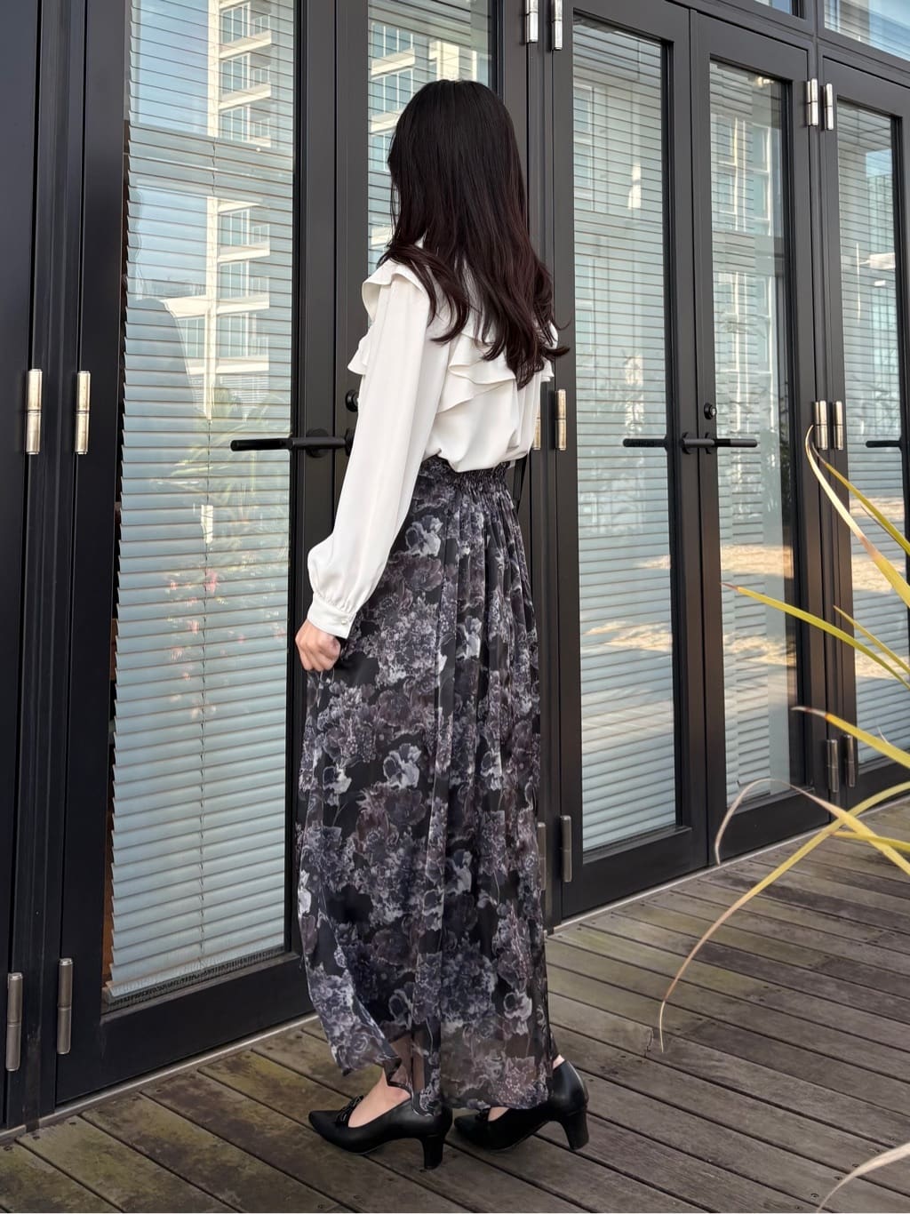 AOIさんの「Couture brooch｜【洗える・リボン取り外し可】フリルジョーゼットブラウス」を使ったコーディネート