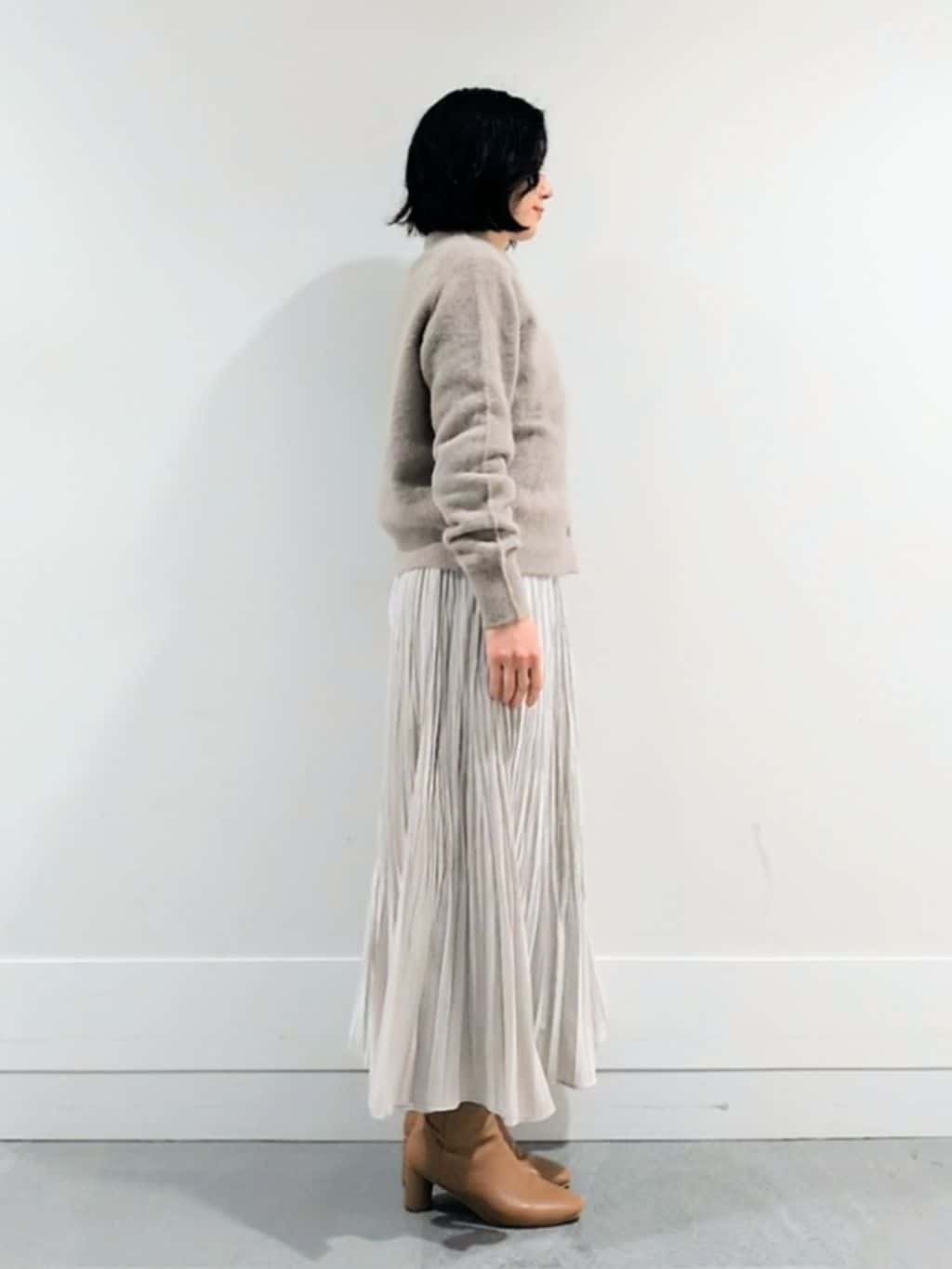 ミズタさんの「UNTITLED｜【ふわふわニット/オンオフ使える】フォックスカシミヤ衿付きカーディガン」を使ったコーディネート