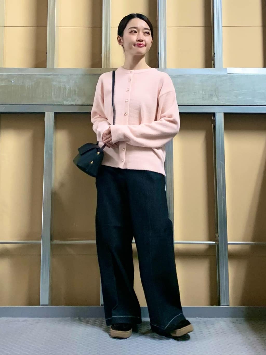 sahoさんの「THE SHOP TK｜ふわふわミニシャギー クルーネックカーディガン」を使ったコーディネート