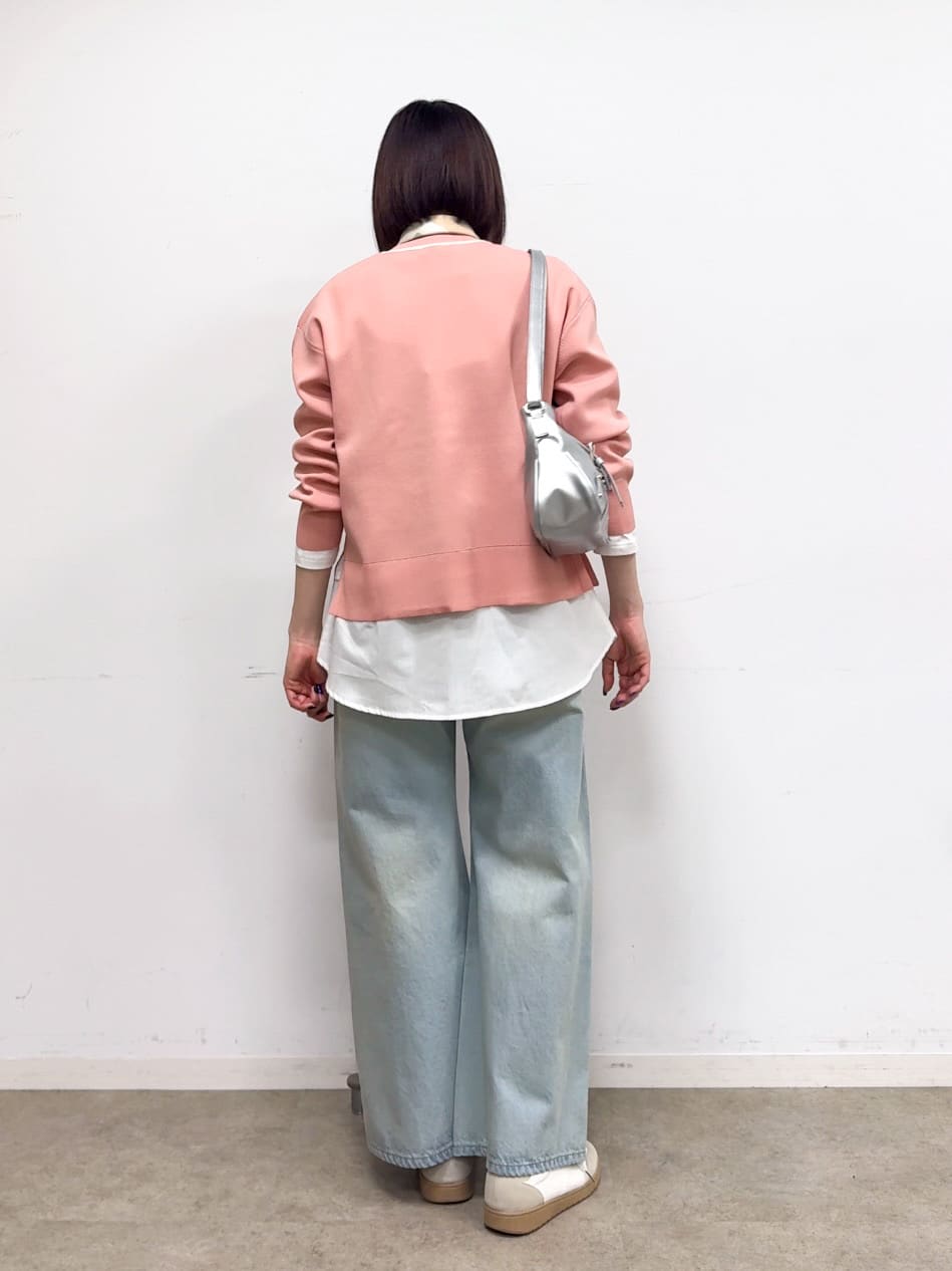 𝐜𝐡𝐢𝐤𝐚さんの「SHOO･LA･RUE｜【洗濯機可/S-LL】軽やかなパイピングがポイント スウェットライクニット」を使ったコーディネート