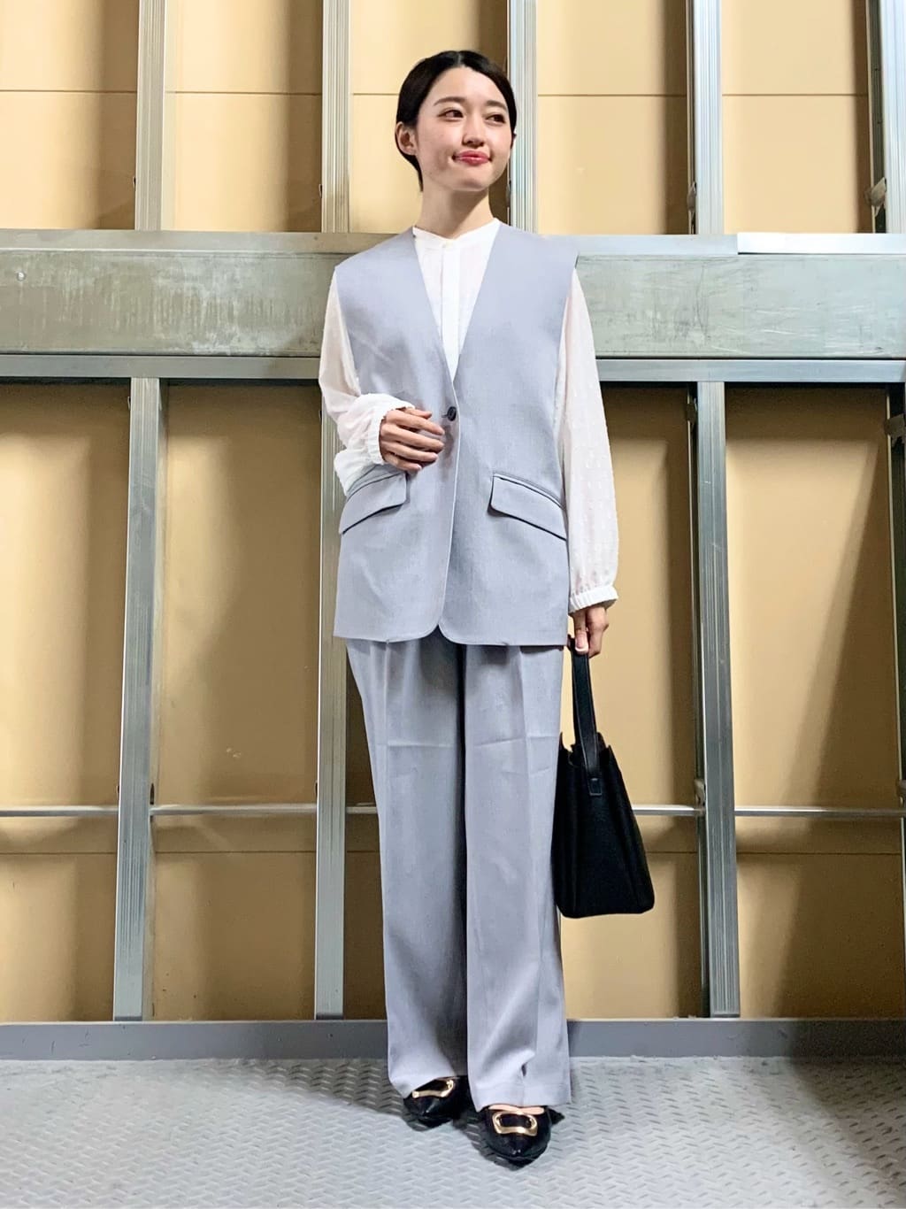 sahoさんの「THE SHOP TK｜【通勤にもカジュアルにも】CAVIAN ジレ/セットアップ可」を使ったコーディネート