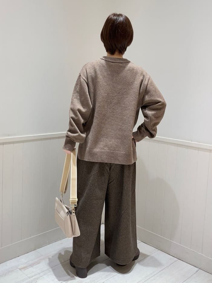 あきさんの「SHOO･LA･RUE｜【S-LL/洗濯機可】ふわふわがやみつきになる柔らかさ スウェットライクロゴニット」を使ったコーディネート