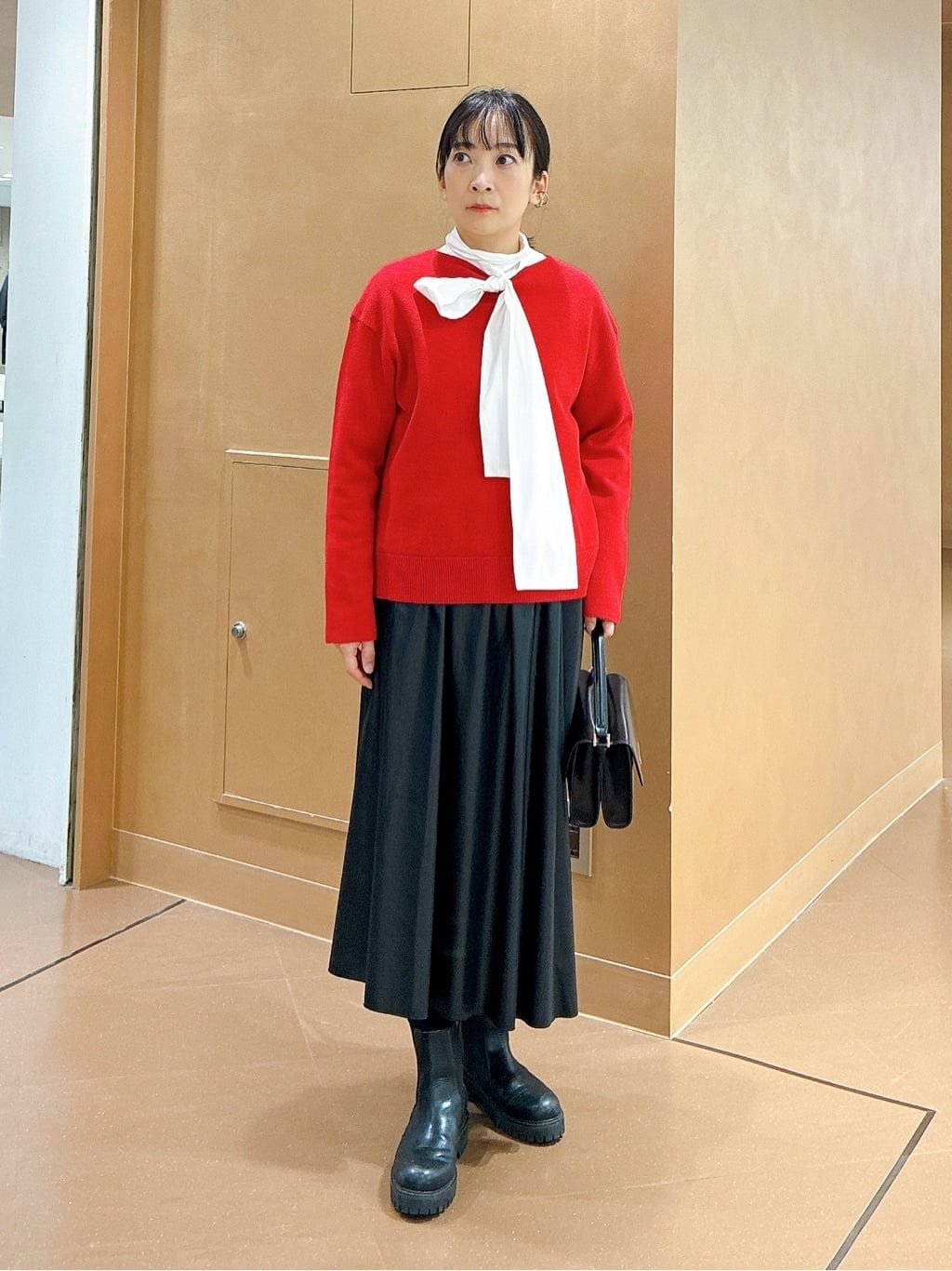 hattoriさんの「INDIVI｜【2点セット／洗える】ツイードジレ＆ボウタイブラウス」を使ったコーディネート