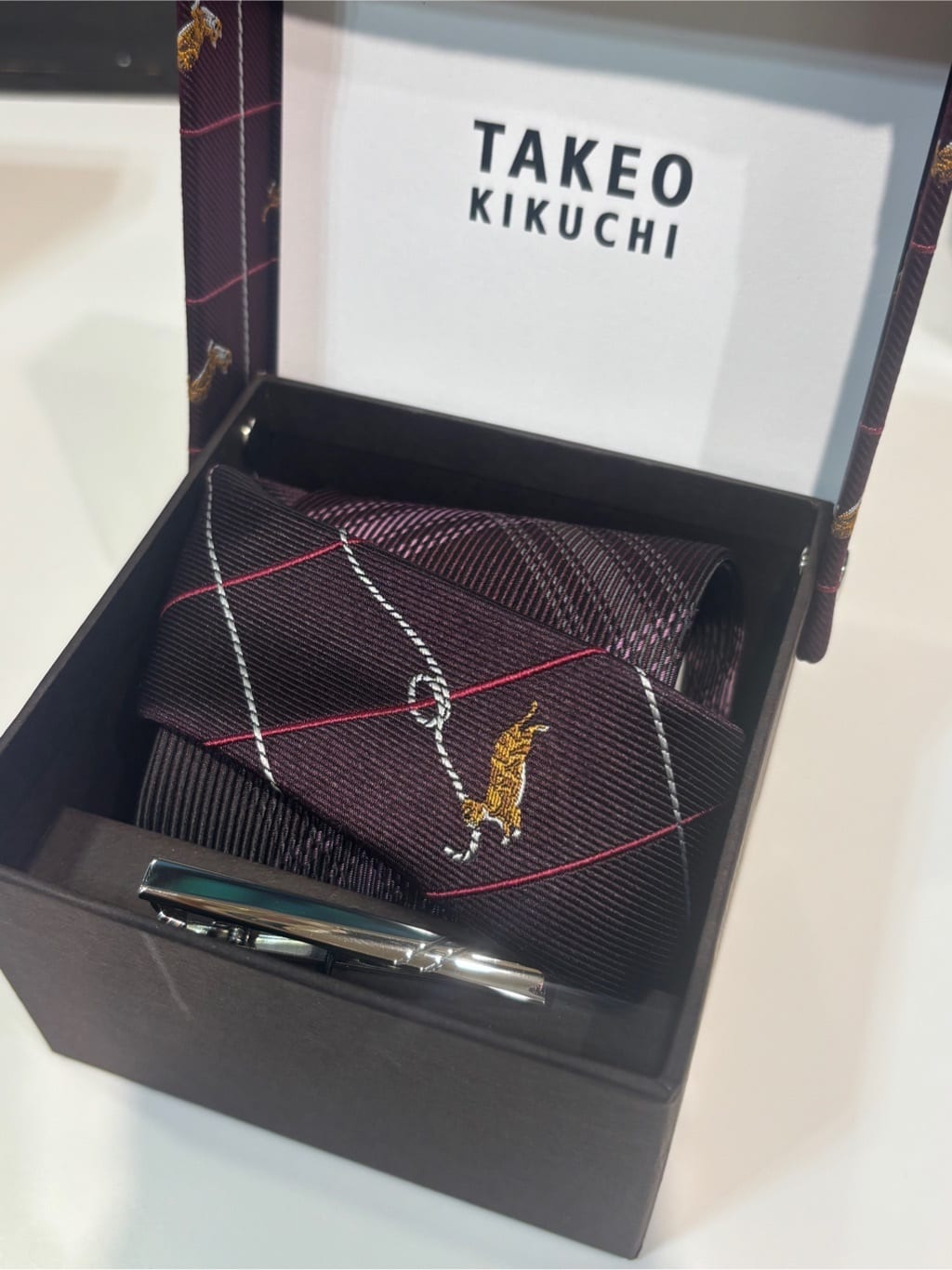 ヒナさんの「TAKEO KIKUCHI｜猫チェンジタイ タイバーBOX」を使ったコーディネート