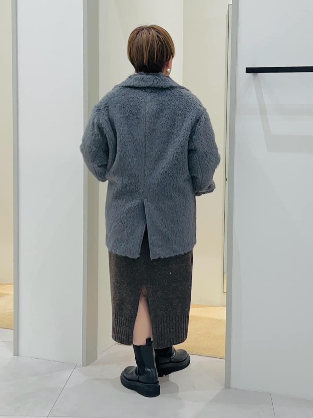 タナさんの「THE SHOP TK｜纏うだけで大人上品 シャギーチェスターハーフコート」を使ったコーディネート