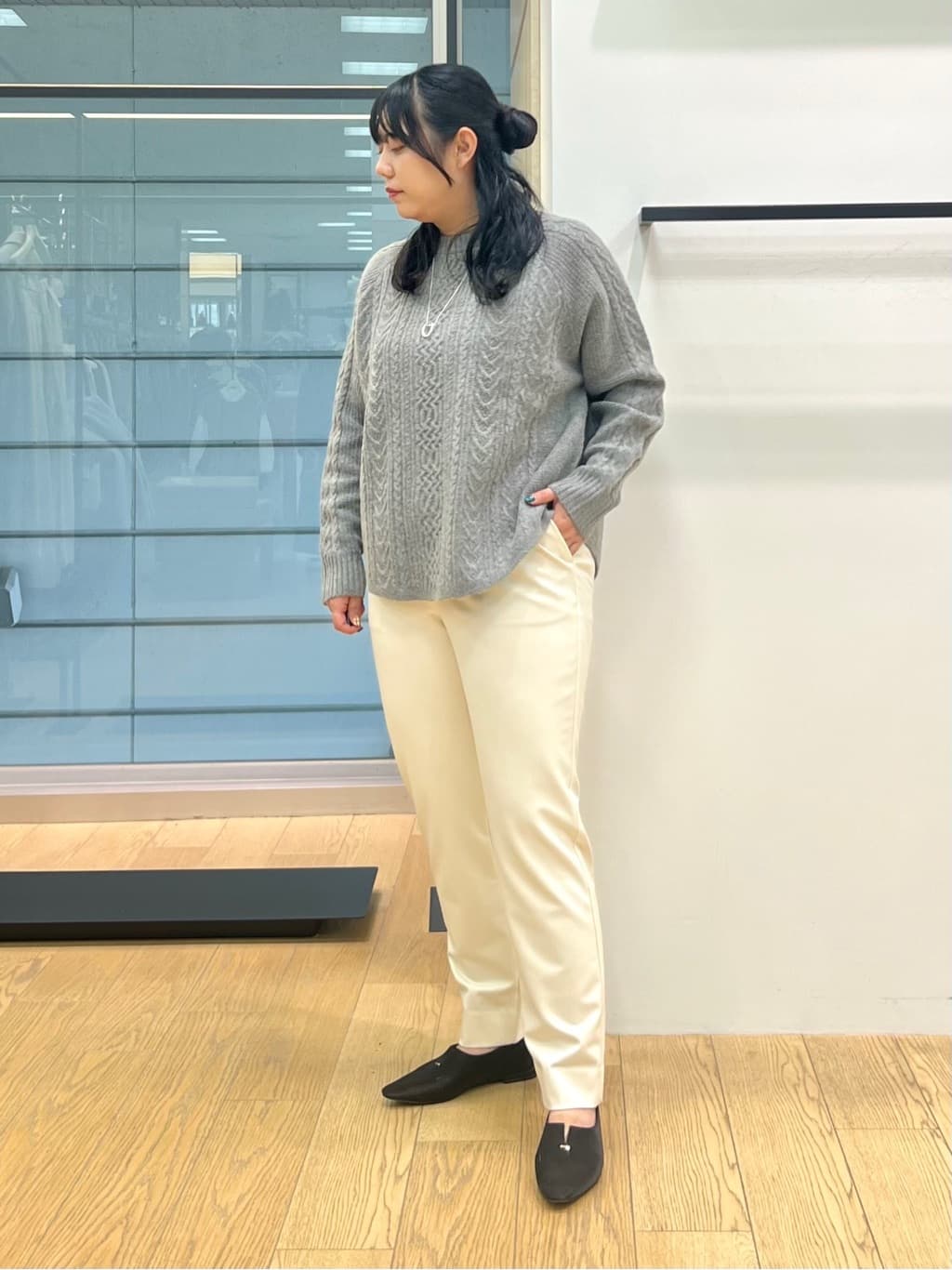 shimaさんの「INDIVI｜【洗える】ケーブルデザイン ラウンドヘムニット」を使ったコーディネート