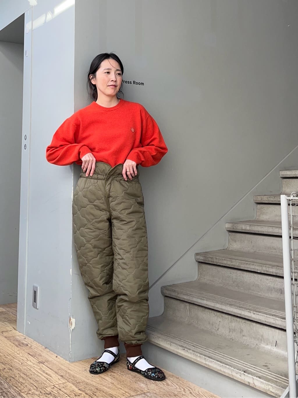 神野（jinno）さんの「TAKEO KIKUCHI｜【Air Palette Knit】ワンポイント カラーニット プルオーバー」を使ったコーディネート