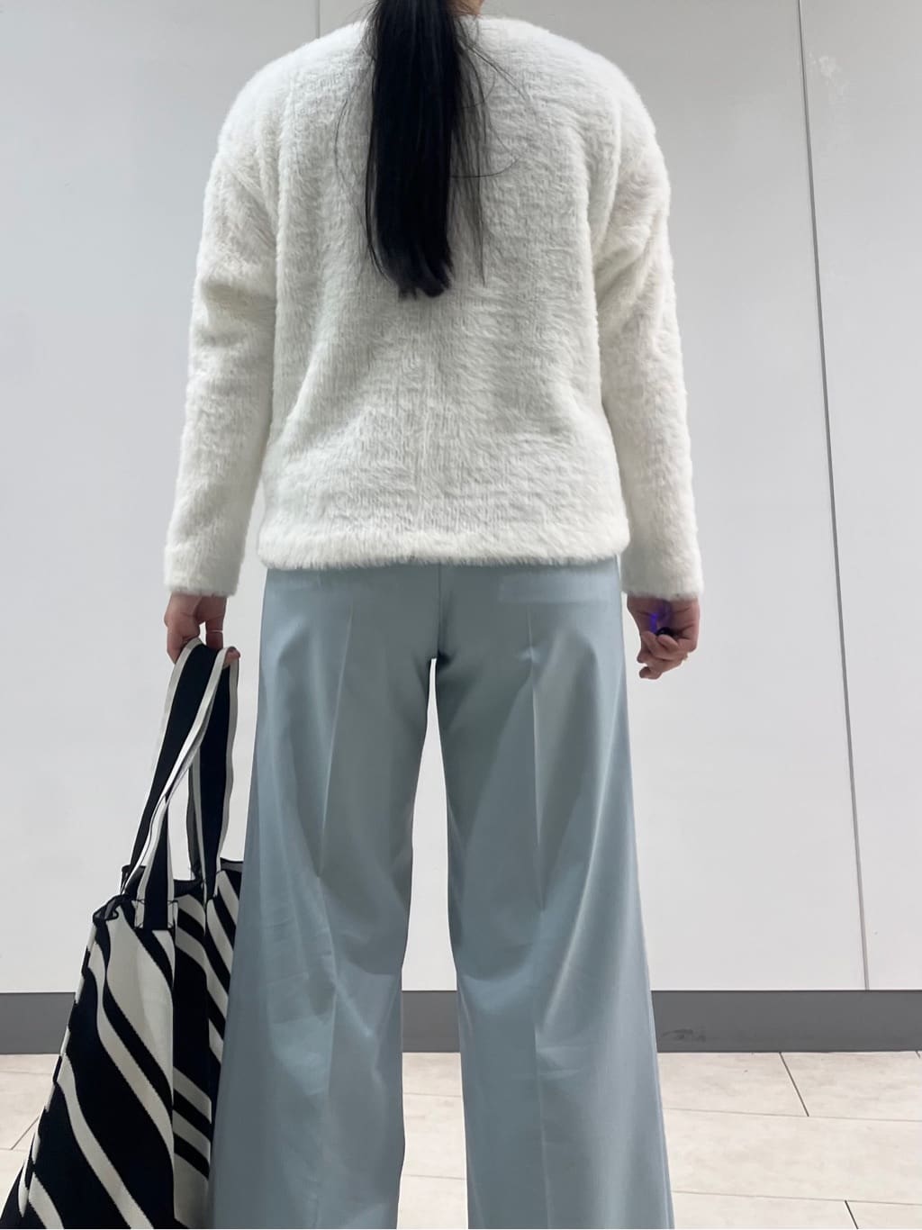 hasuさんの「INDIVI｜【名品／撥水／抗菌防臭】ショート丈リサイクルダウンコート」を使ったコーディネート
