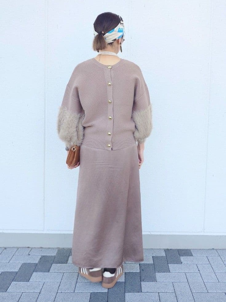 MUTSUKOさんの「UNTITLED｜【TORRAZZO DONNA】ファースリーブ2wayプルオーバー」を使ったコーディネート