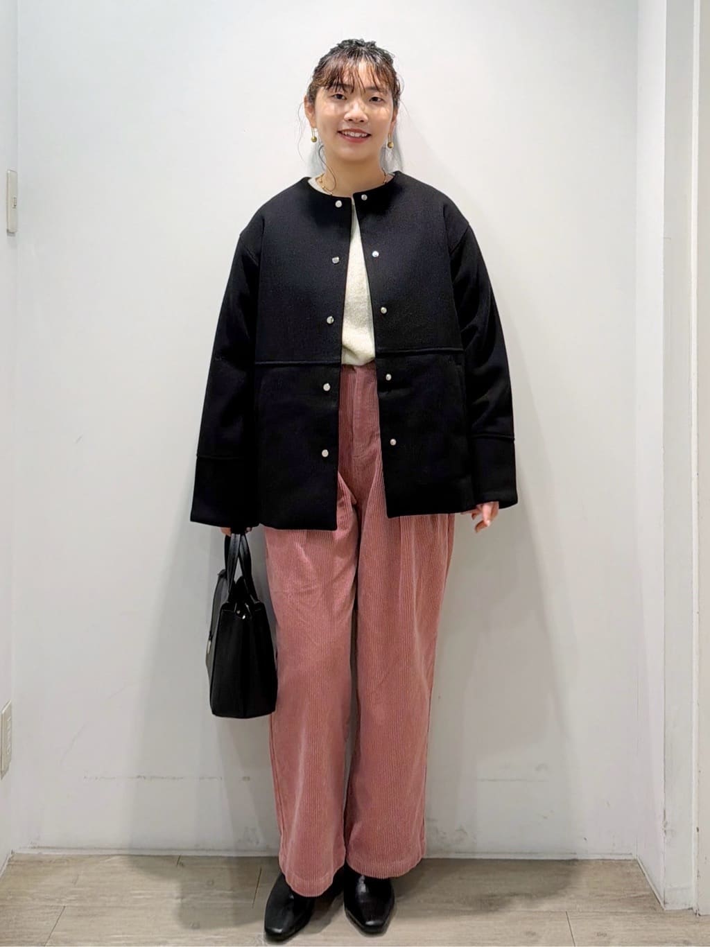 sumicaさんの「OPAQUE.CLIP｜コーデュロイタックワイドパンツ【洗濯機OK】」を使ったコーディネート