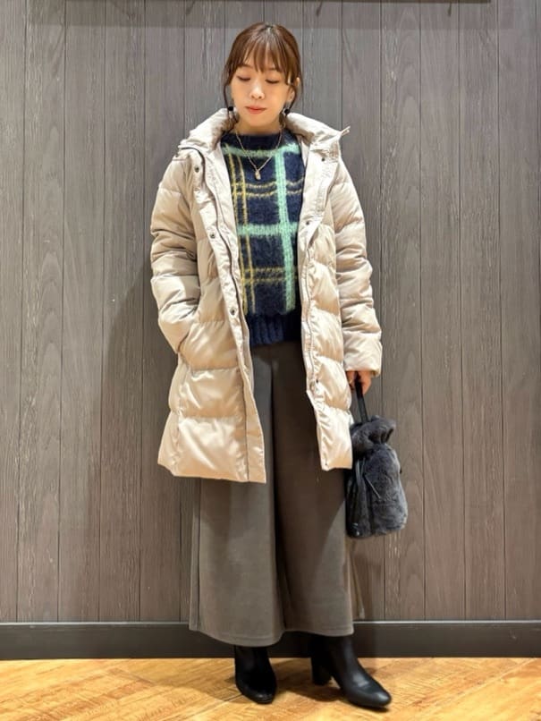 meiさんの「SHOO･LA･RUE｜【洗濯機可/撥水】フェイクファーフード ロングダウン」を使ったコーディネート