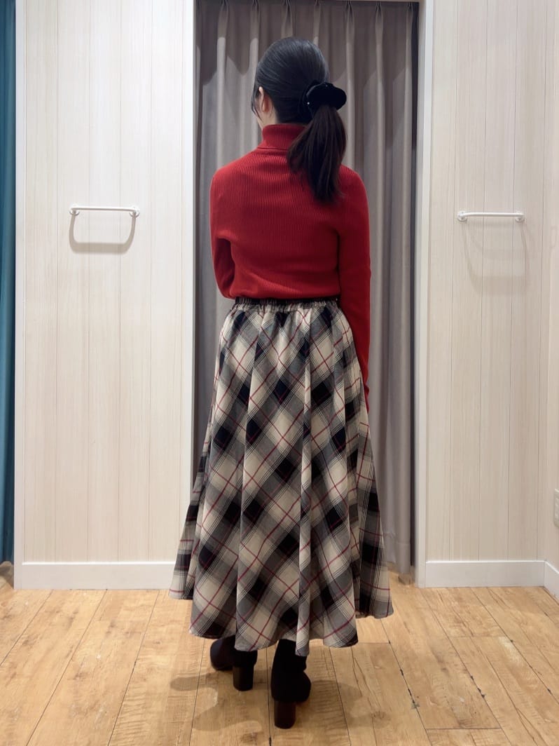 moneさんの「SHOO･LA･RUE｜【絶妙なゆるピタ/洗濯機可】ちくちくしにくい リブタートルネック やわらかニット【CIRCRIC】」を使ったコーディネート
