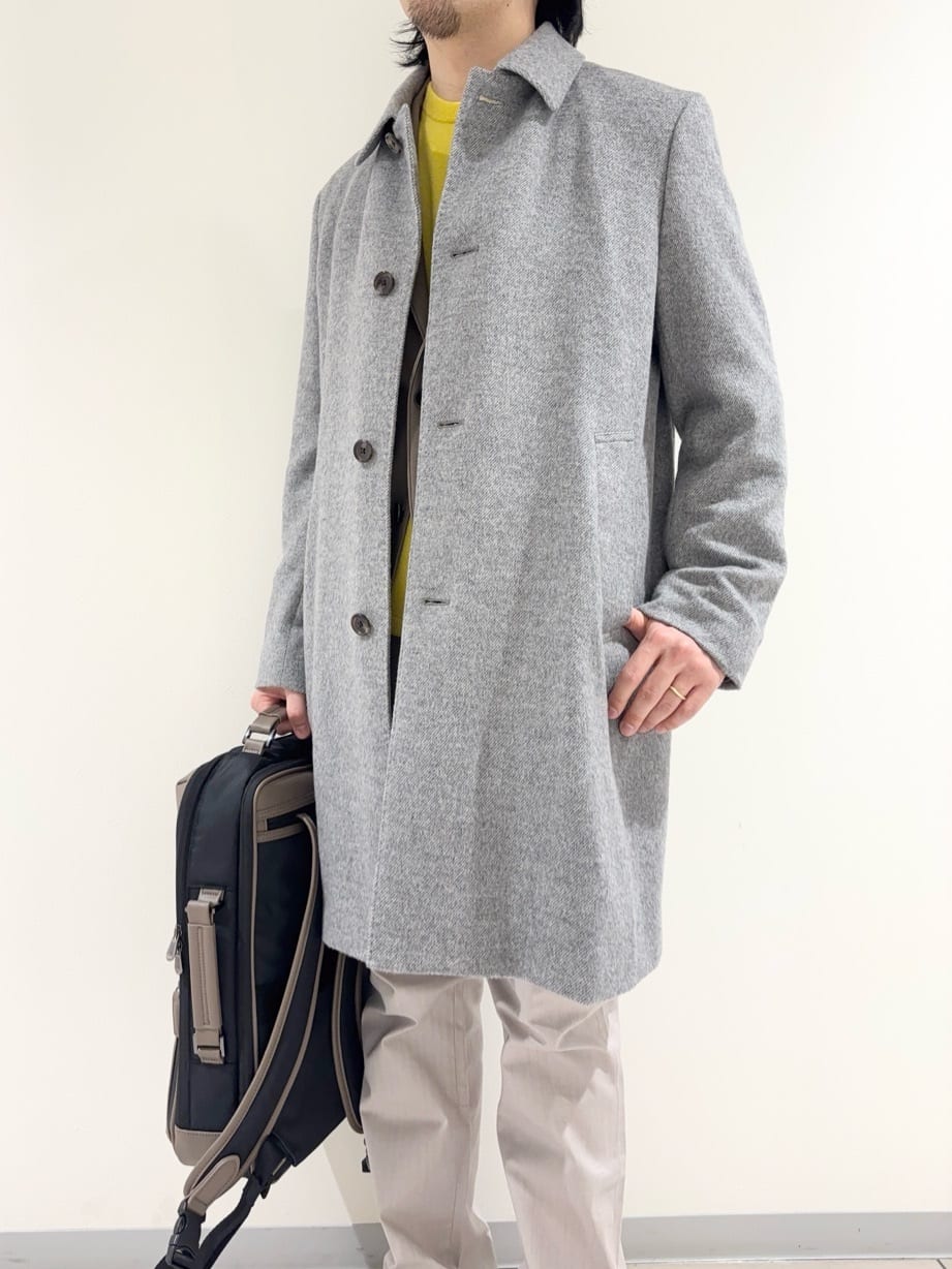及川さんの「TAKEO KIKUCHI｜カシミヤブレンド ビーバー調ステンカラーコート」を使ったコーディネート