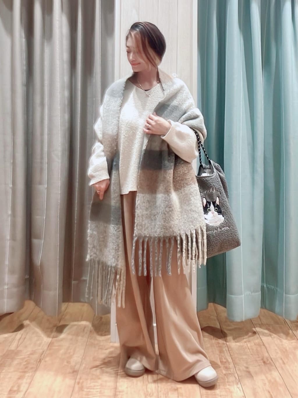 aaamiさんの「SHOO･LA･RUE｜【S-LL】きらっと華やぐ　大人のスパンコールニット」を使ったコーディネート