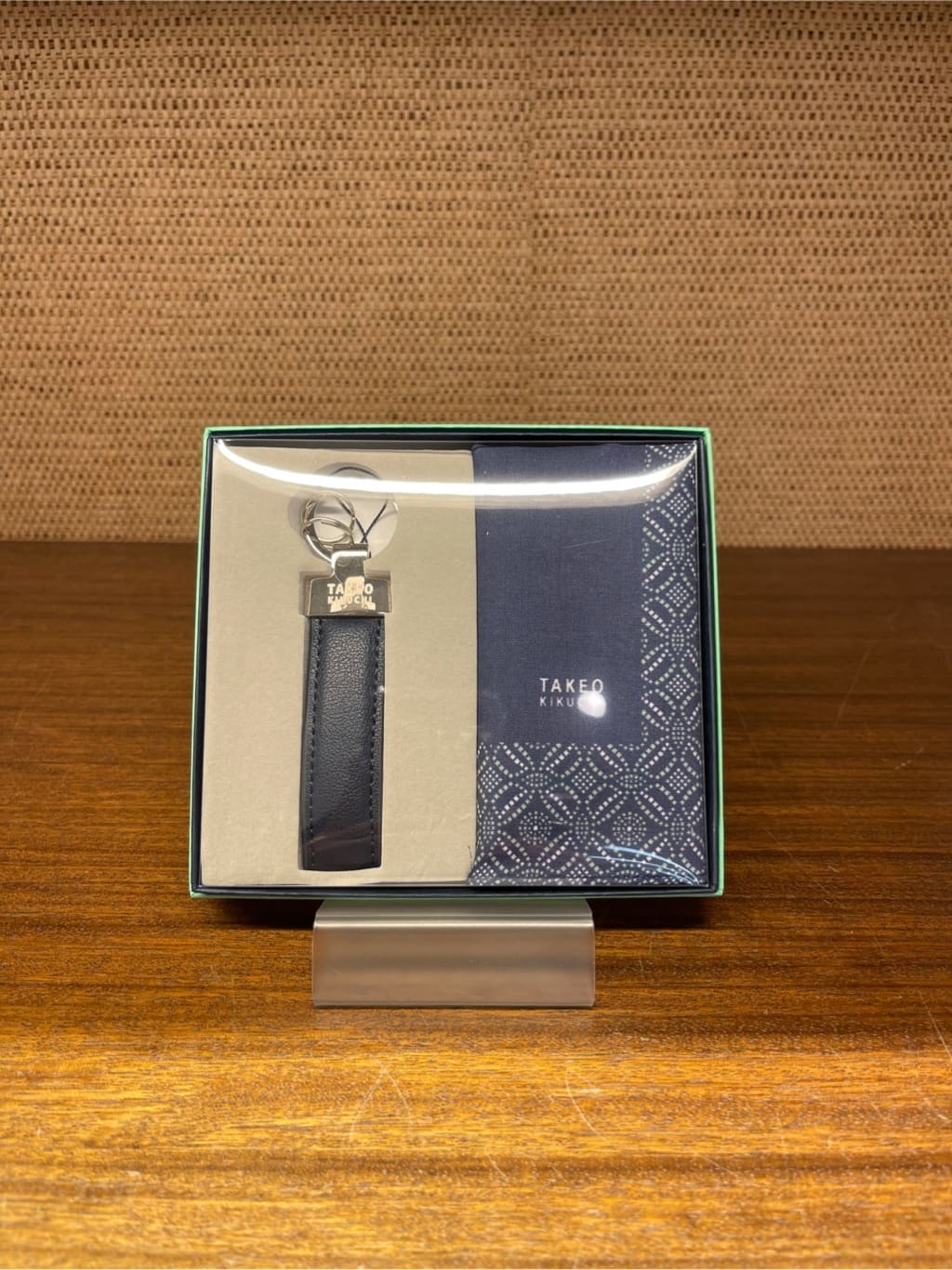 iwさんの「TAKEO KIKUCHI｜ハンカチキーホルダーセット」を使ったコーディネート