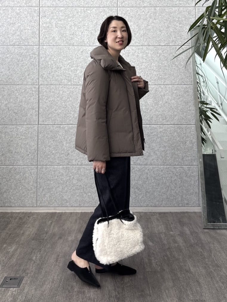yuriさんの「INDIVI｜【撥水／洗える／デザイン衿】ステッチレス ショートダウンコート」を使ったコーディネート