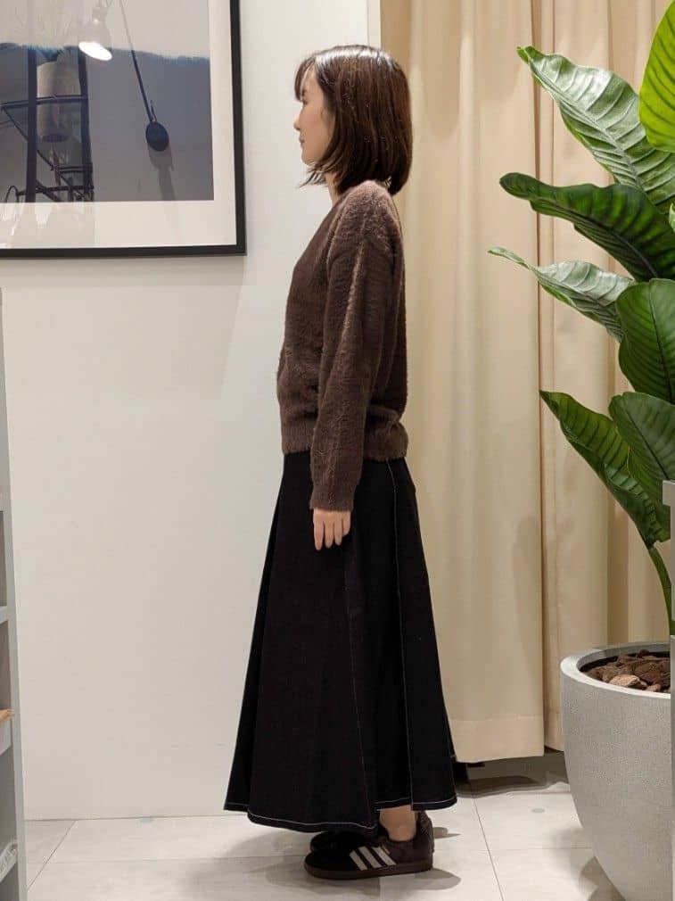 なめさんの「THE SHOP TK｜シーズンレスで使える デニムタックスカート/洗える」を使ったコーディネート