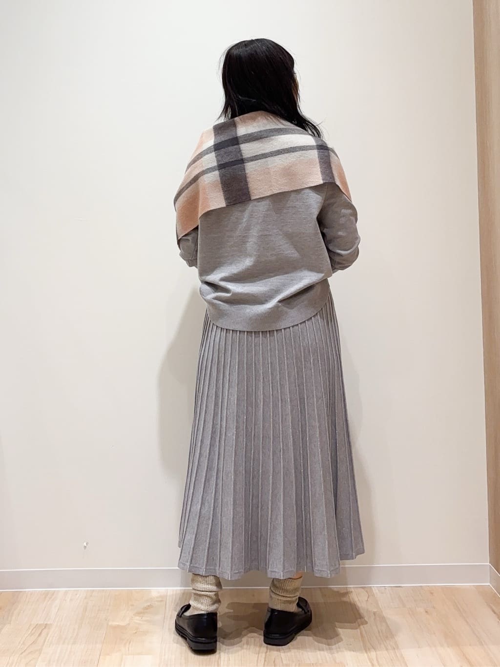miraiさんの「grove｜【SETUP可能】冬から春まで心地よく　タック編みオーバーサイズニット」を使ったコーディネート