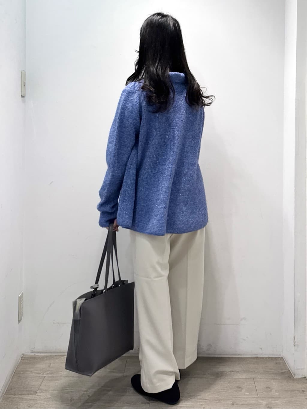 yuicciさんの「OPAQUE.CLIP｜スパンコールラメ衿2WAYペプラムニット【洗濯機OK】」を使ったコーディネート