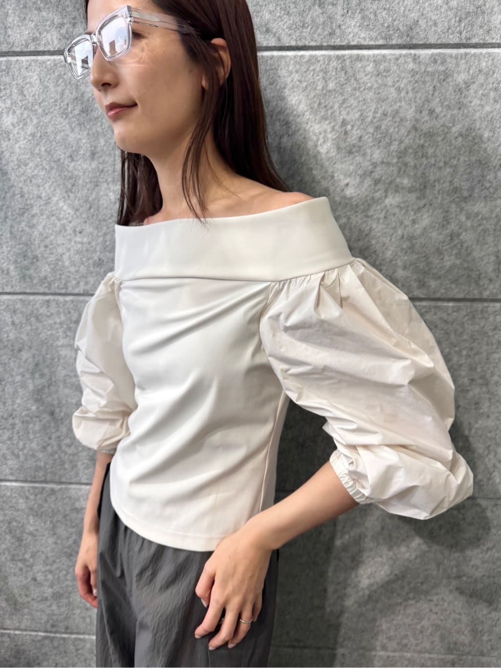 uchi__yamaさんの「CODE A｜puff glow off top」を使ったコーディネート