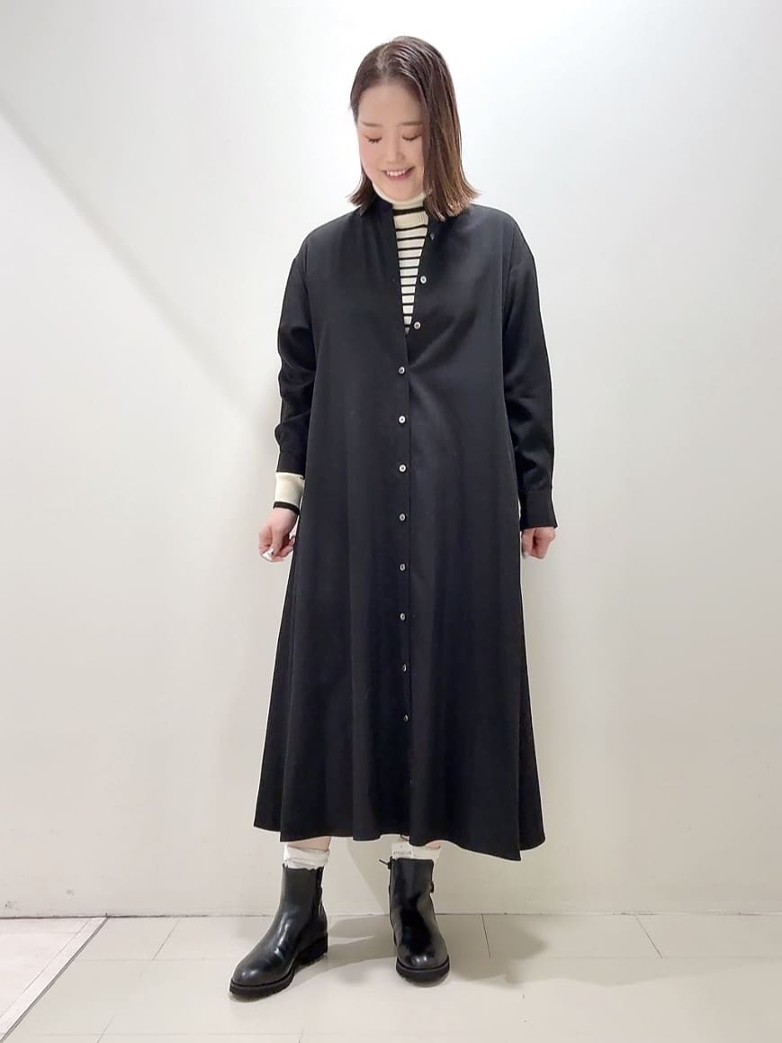 YUIさんの「UNTITLED｜【前開きボタン/ベルト付/羽織シャツ/】2WAYトレンチ風ワンピース」を使ったコーディネート