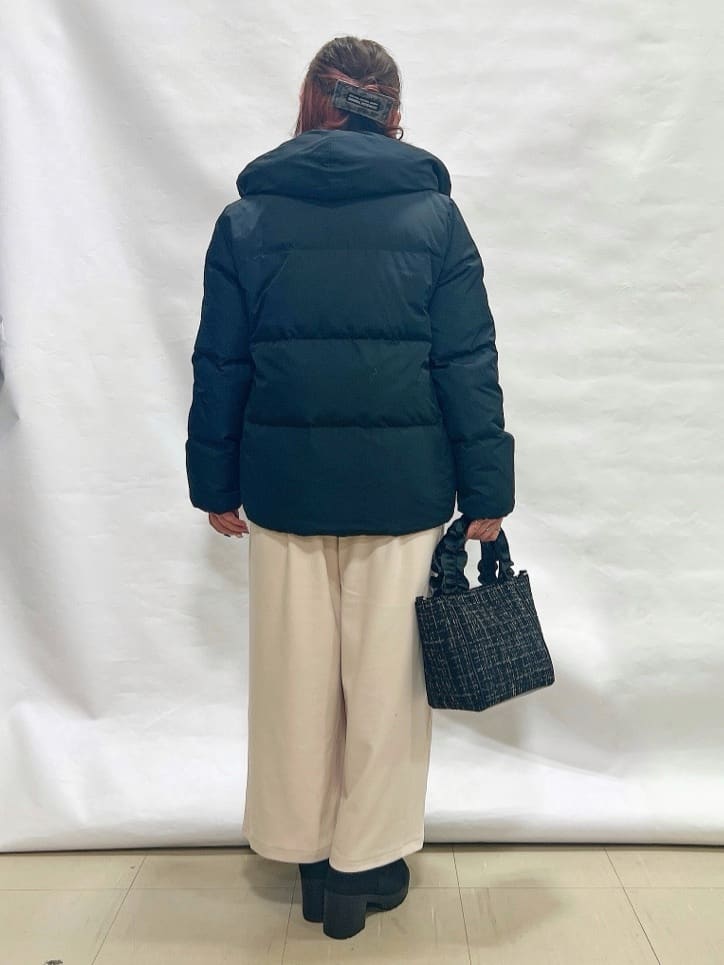 YUIさんの「SHOO･LA･RUE｜【撥水/洗える】ショートフーディーダウン」を使ったコーディネート