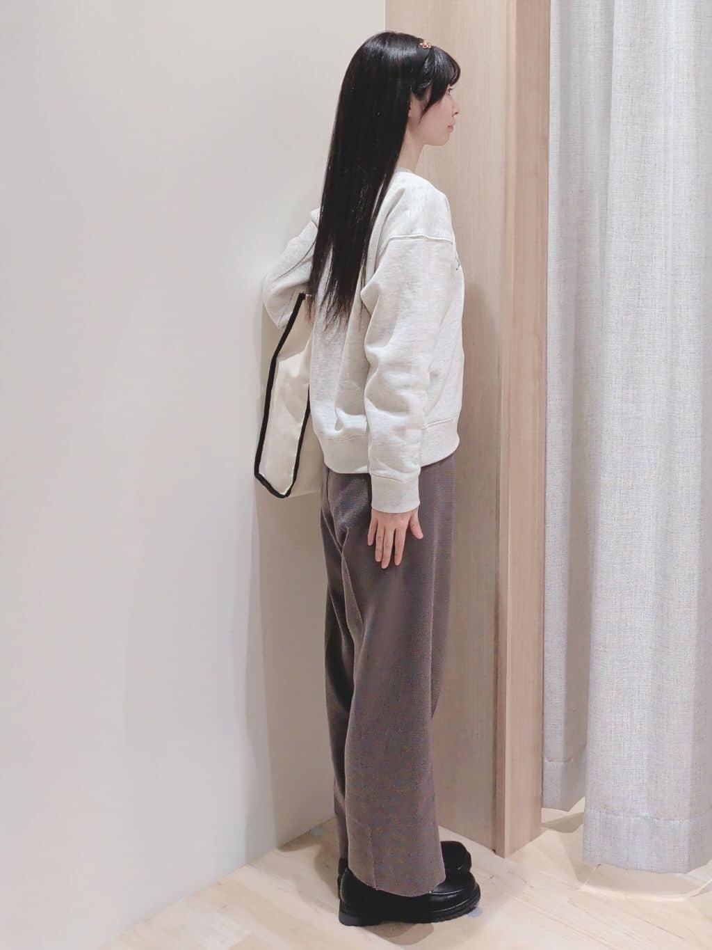 Yuiさんの「grove｜プレッピーロゴ裏起毛スウェット」を使ったコーディネート