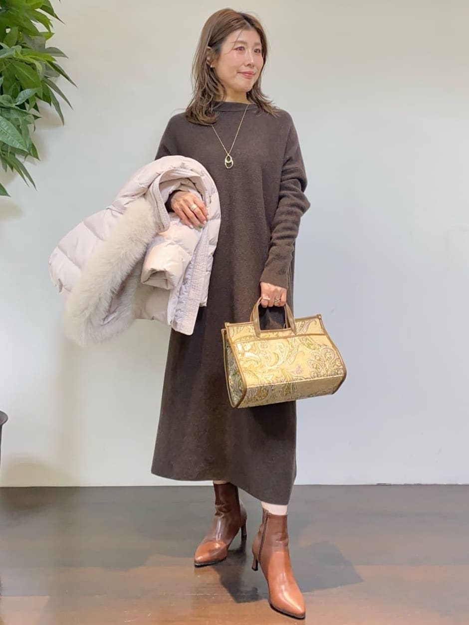 tomoさんの「UNTITLED｜【ロング丈/ゆったりシルエット】テントライン ニットワンピース」を使ったコーディネート