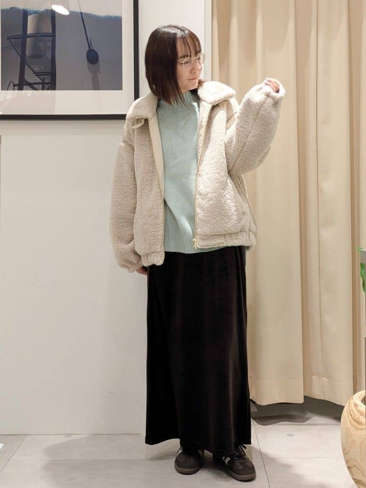 なめさんの「THE SHOP TK｜マシュマロタッチ ボアボンバージャケット」を使ったコーディネート