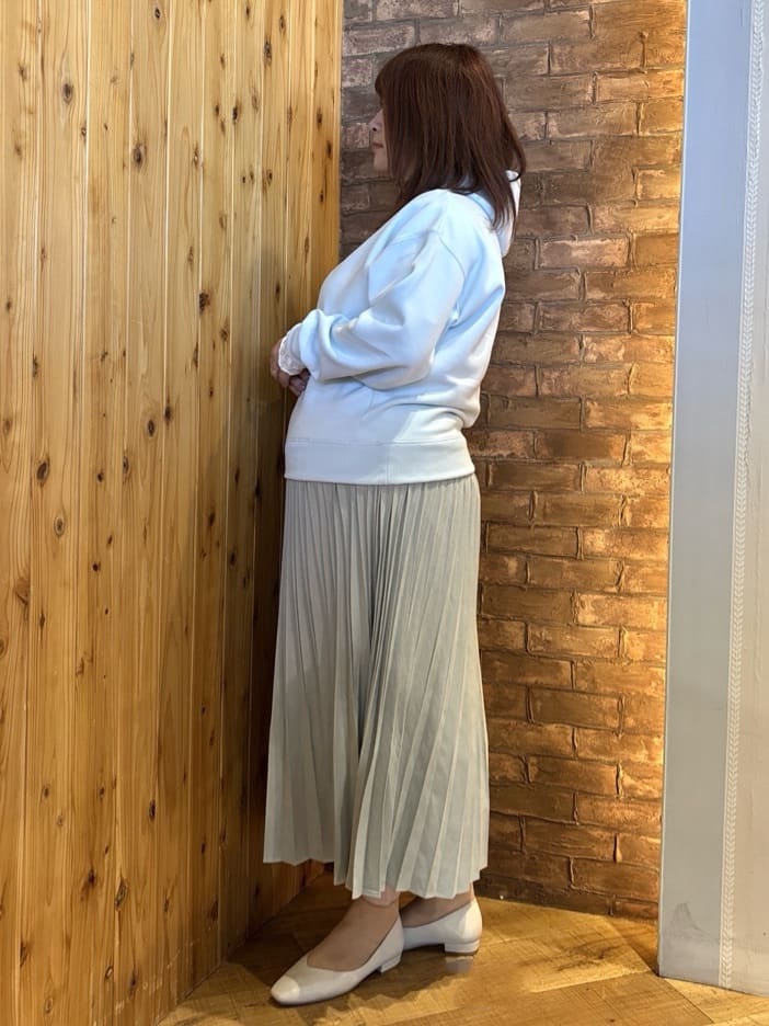ゆかぴさんの「SHOO･LA･RUE｜【セットアップ可/S-LL/なめらかタッチ】選べる3柄 ロゴ入りプルパーカ」を使ったコーディネート