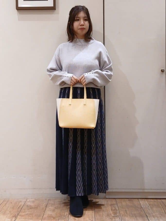 Riranさんの「SHOO･LA･RUE｜【洗濯機可/セットアップ可／S-LL】新色追加 女性らしさ際立つ もちもちニットスカート」を使ったコーディネート