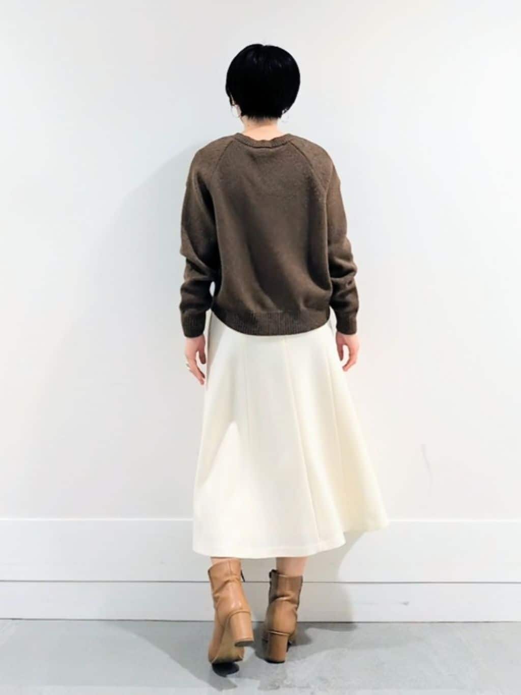 ミズタさんの「UNTITLED｜【ウール100%/後ろウエストゴム】ミルドスムースフレアスカート」を使ったコーディネート
