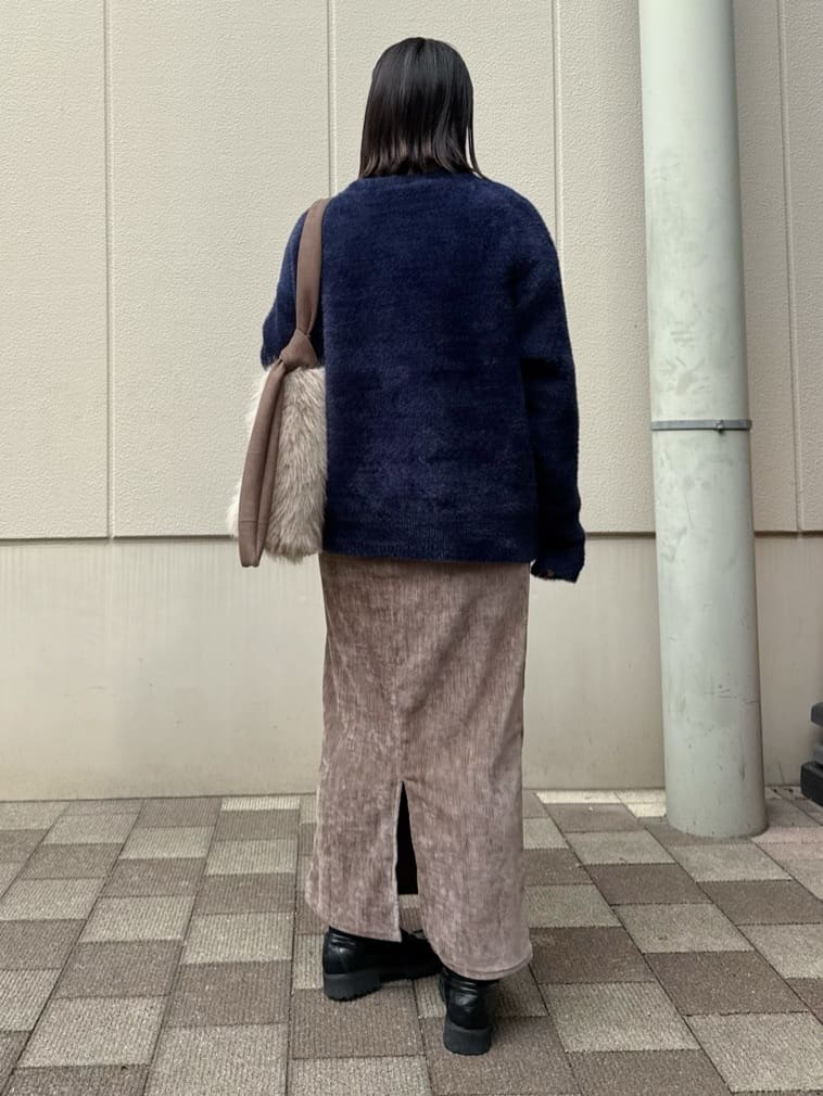 chさんの「THE SHOP TK｜ベルベットフェザー ロゴニットプルオーバー」を使ったコーディネート