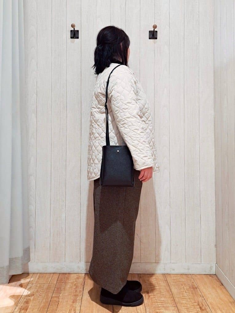 kotomiさんの「SHOO･LA･RUE｜【2点セット/洗濯機可/S-LL】着回しがきく もちもちハイネックニット+裾シャツインナー」を使ったコーディネート