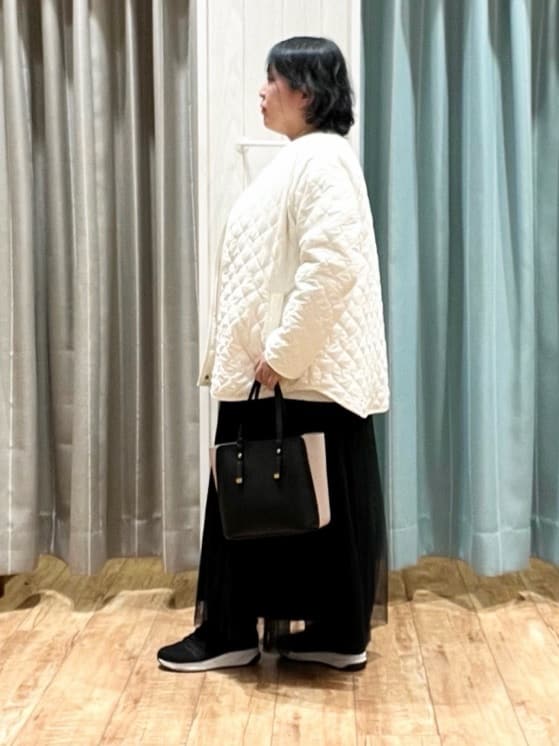 あやさんの「SHOO･LA･RUE｜【S-LL/洗濯機可】体型カバーができる 大人のドット柄ニット」を使ったコーディネート