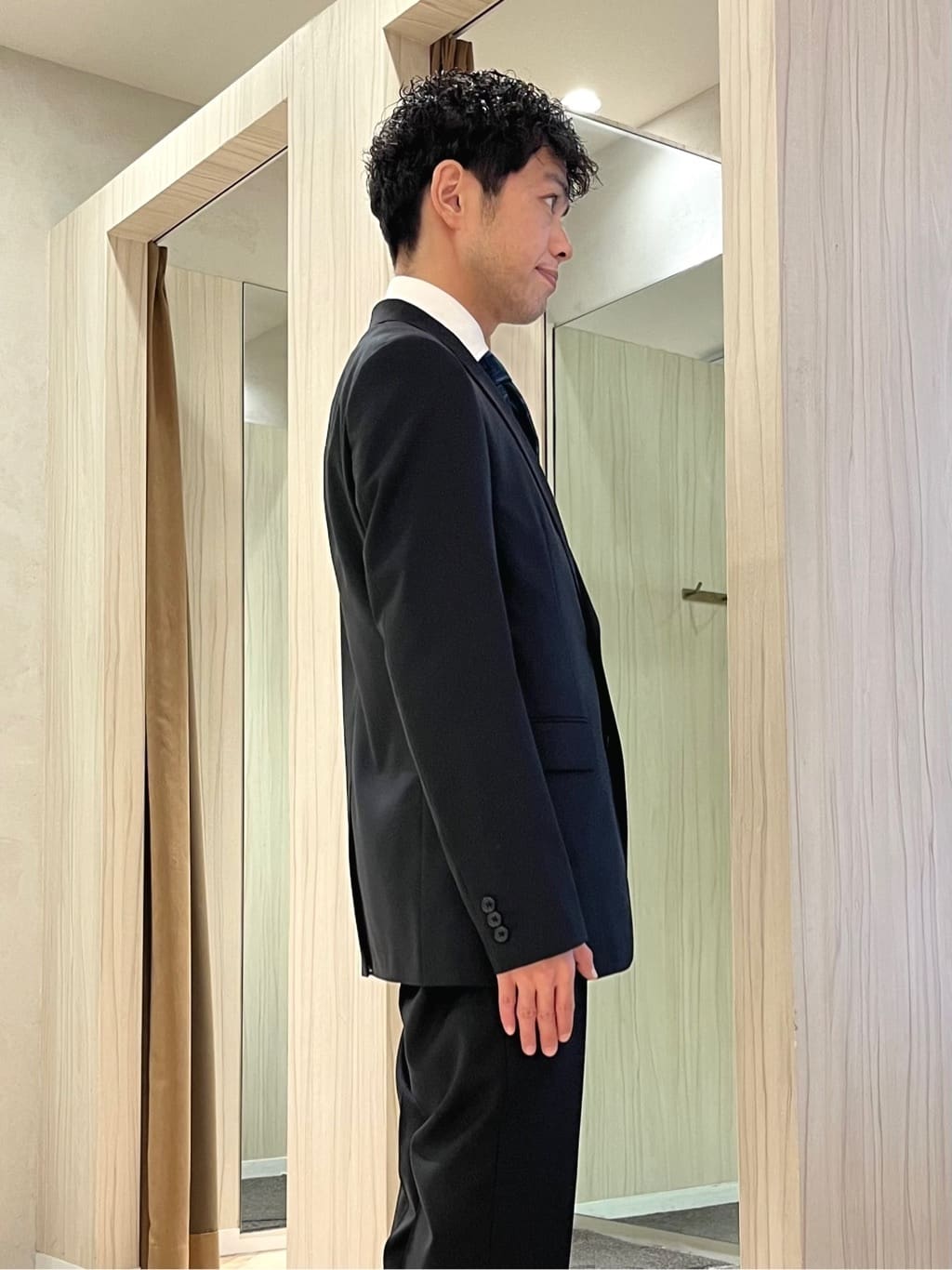 URAさんの「TAKEO KIKUCHI｜【Begin掲載】コーデュラ（R）夏素材ウールトロ　ストレッチスーツ」を使ったコーディネート