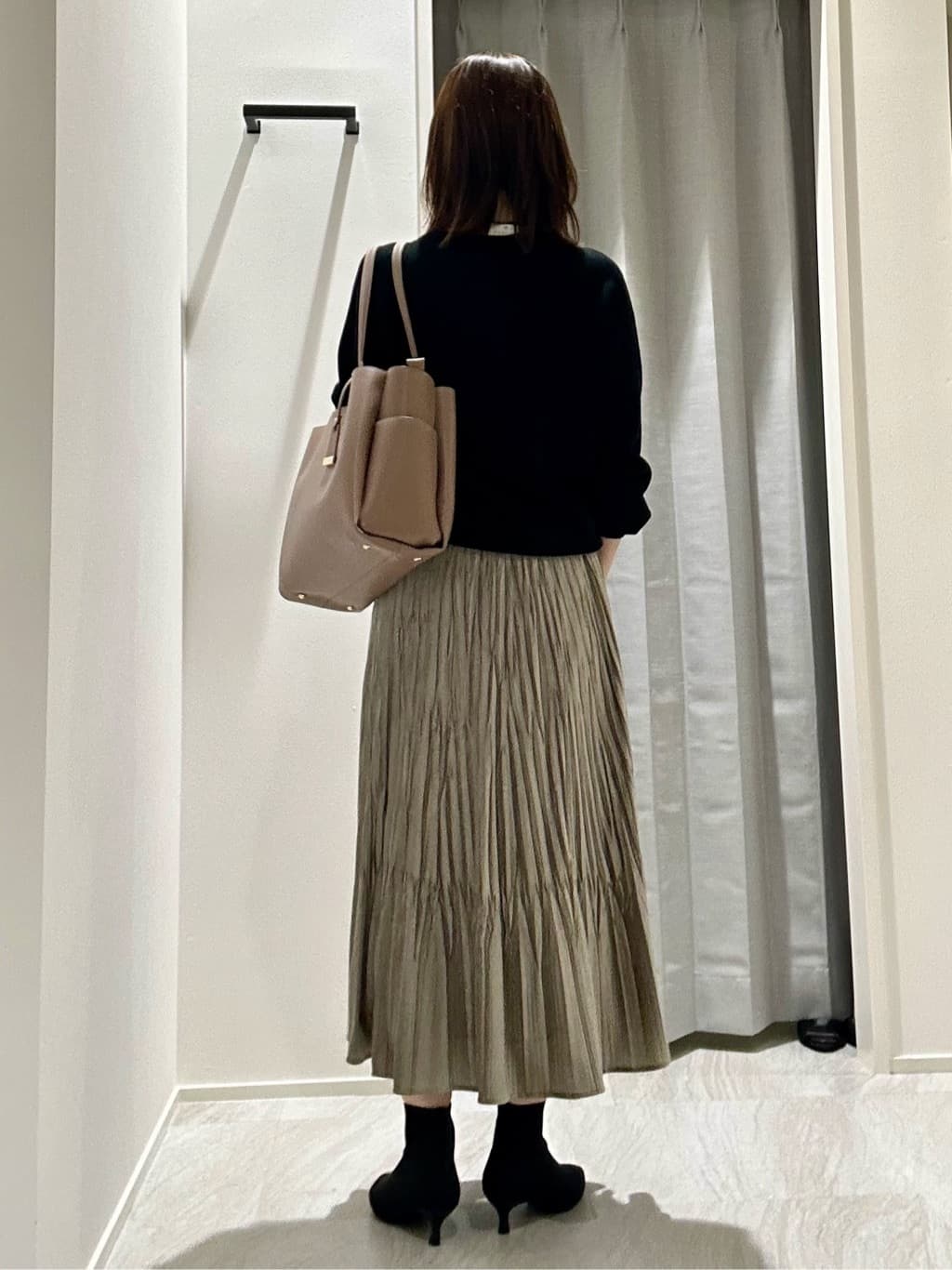 anaさんの「UNTITLED｜【8色展開／コンパクト丈】レーヨン混 コクーンニット」を使ったコーディネート