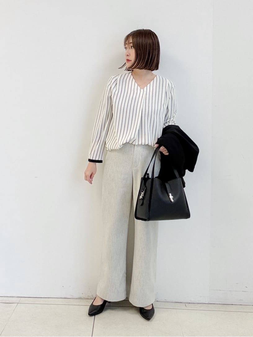 yoshiyaさんの「INDIVI｜【通勤／イージーケア】Vネック ジョーゼットブラウス」を使ったコーディネート