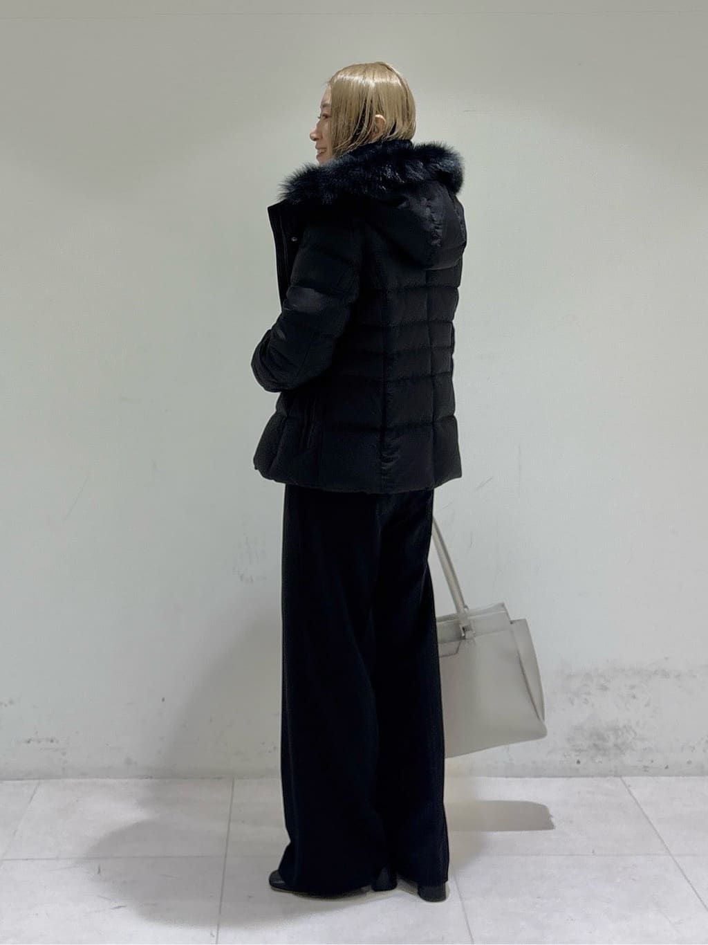 kotakiさんの「INDIVI｜【名品／撥水／抗菌防臭】ショート丈リサイクルダウンコート」を使ったコーディネート