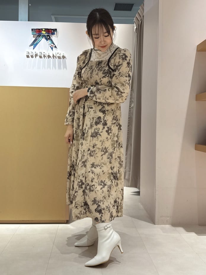 neinaさんの「ESPERANZA｜ジュエルヒールショートブーツ」を使ったコーディネート