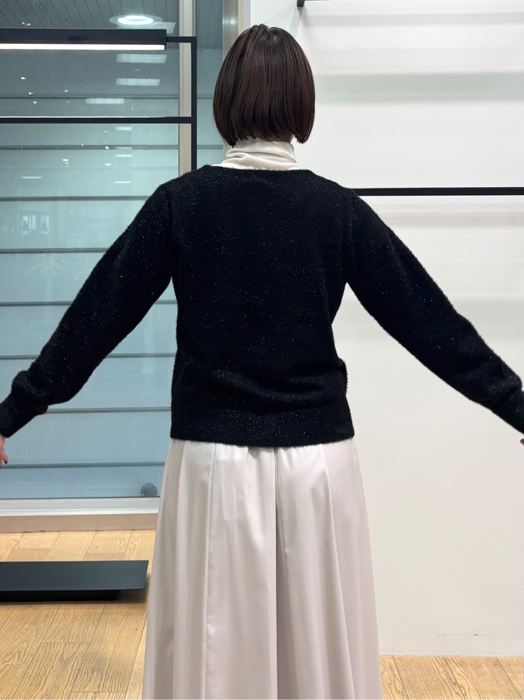 asamiさんの「INDIVI｜【洗える】ラメニットカーディガン」を使ったコーディネート