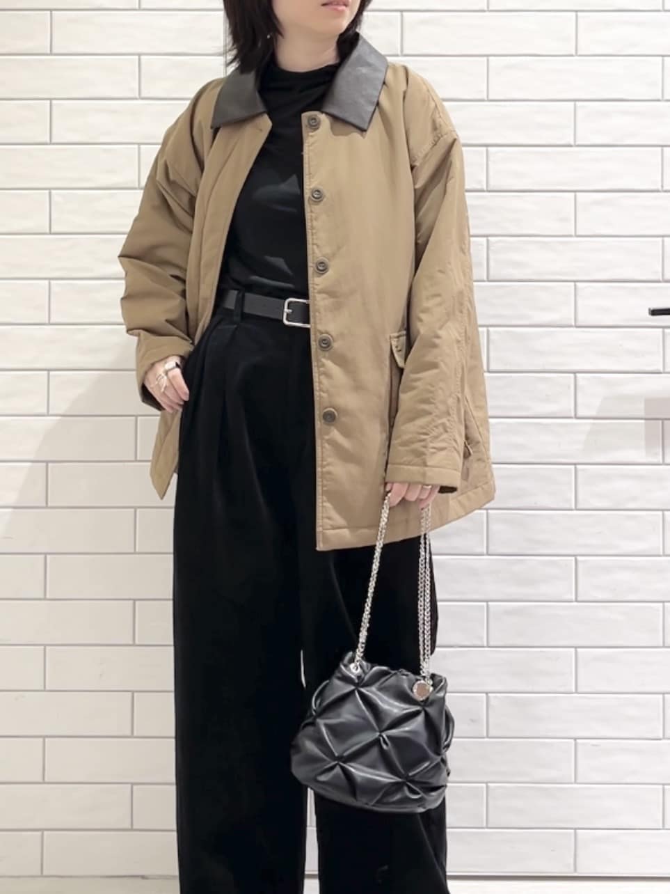 しおりさんの「OPAQUE.CLIP｜《CLASSY掲載》ステンカラー中綿コート【洗濯機OK】」を使ったコーディネート