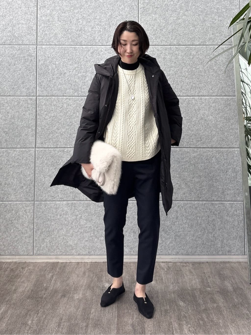 yuriさんの「INDIVI｜【洗える】ケーブルデザイン ラウンドヘムニット」を使ったコーディネート