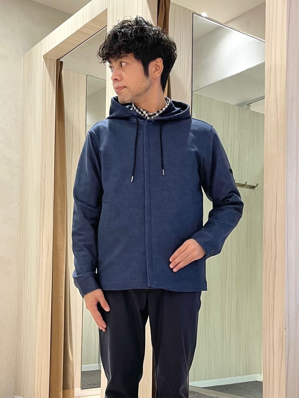 URAさんの「TAKEO KIKUCHI｜【JUST ONE LAYER】ダウンファブリックZIPパーカー」を使ったコーディネート